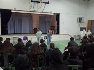 Θέατρο με τίτλο  "Δεν είμαι bro"