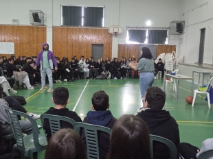 Θέατρο με τίτλο  "Δεν είμαι bro"