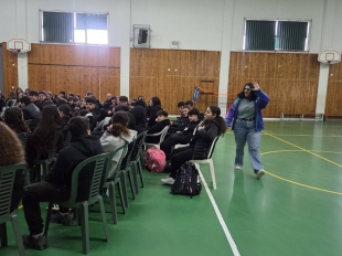 Θέατρο με τίτλο  "Δεν είμαι bro"