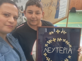 Παραδοσιακό κάδρο από βελούδινο ύφασμα και κουκούλια μεταξοσκώληκα