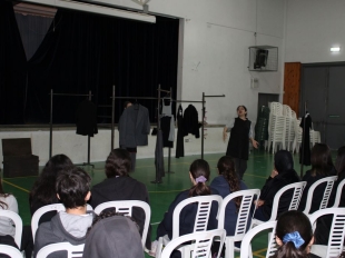 Θεατρική παράσταση από το Θέατρο Βαλίτσα